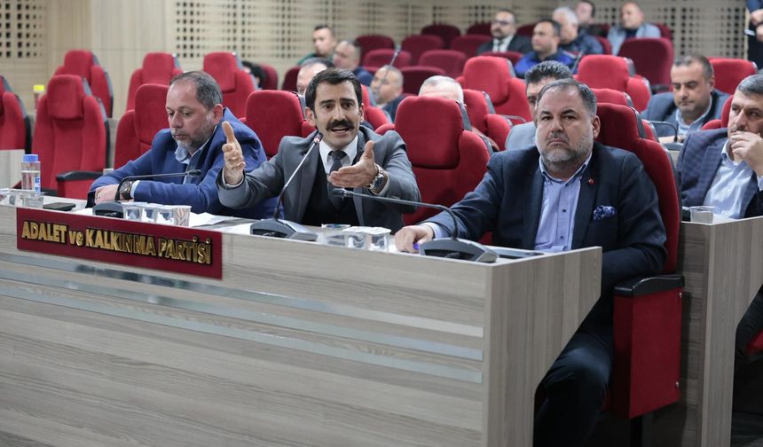 AK Partili Kişili, CHP'lilere yüklendi: CHP'li hangi belediyeyi örnek alalım?