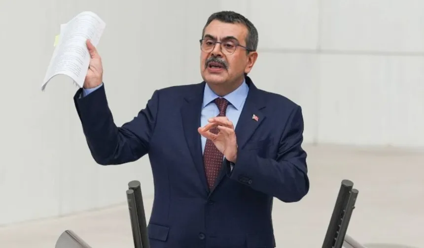 Bakan Tekin'den eleştirilere yanıt: İzmir'in okullarında sabun var, su yok!