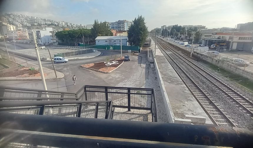 Çiğlili muhtar açıkladı: İZBAN durağı kaderine terk edildi!