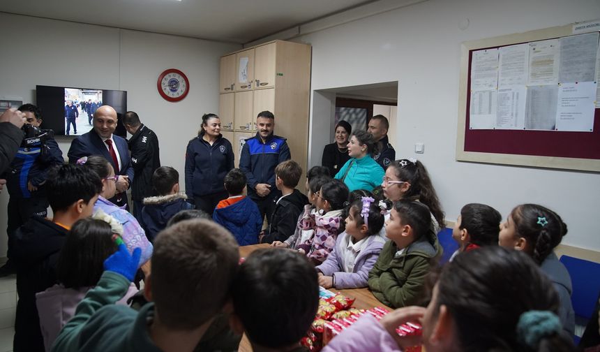 Aliağa Belediyesi Zabıta Müdürlüğü minik misafirlerini ağırladı