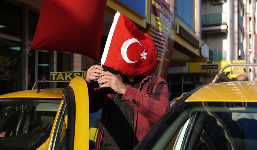 İzmir'den bayrak provokasyonuna tepki!