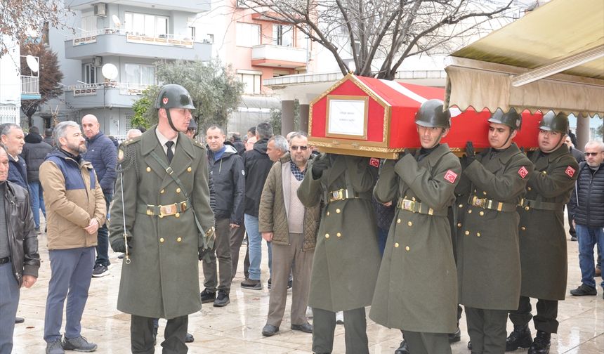 İzmirli Kıbrıs gazisi Salih Akdağ, son yolculuğuna uğurlandı