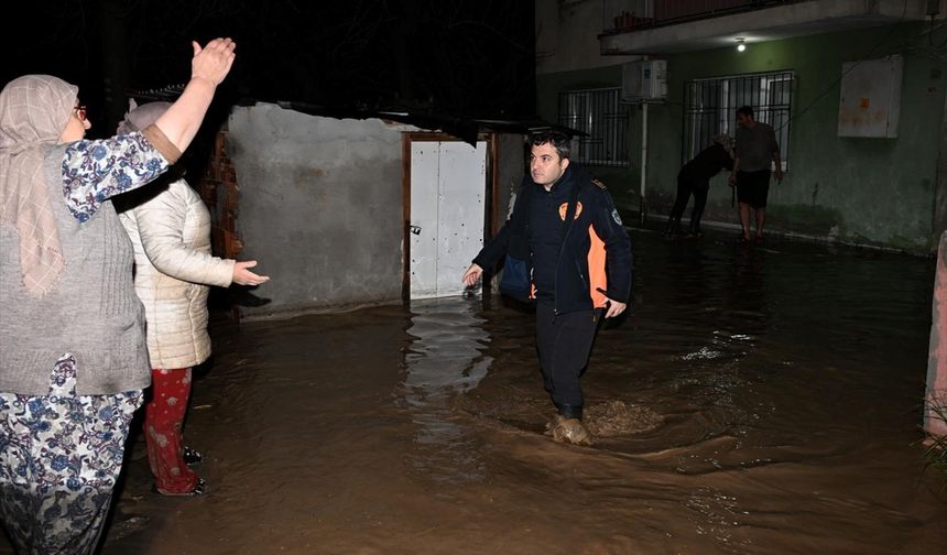 Sağanak Manisa'yı da vurdu!