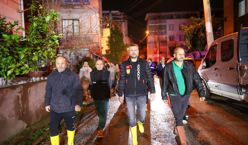 Buca'yı sel vurdu: Başkan Duman gece boyunca sahadaydı