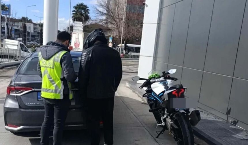 Motosikletiyle trafiği tehlikeye atmıştı... Sürücüye ceza!