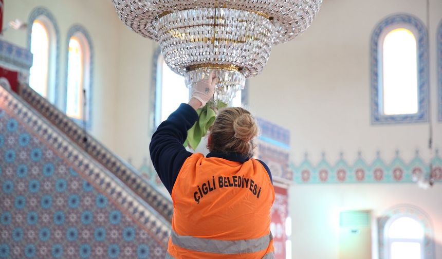 Çiğli’deki ibadethanelerde temizlik çalışmalarına devam!