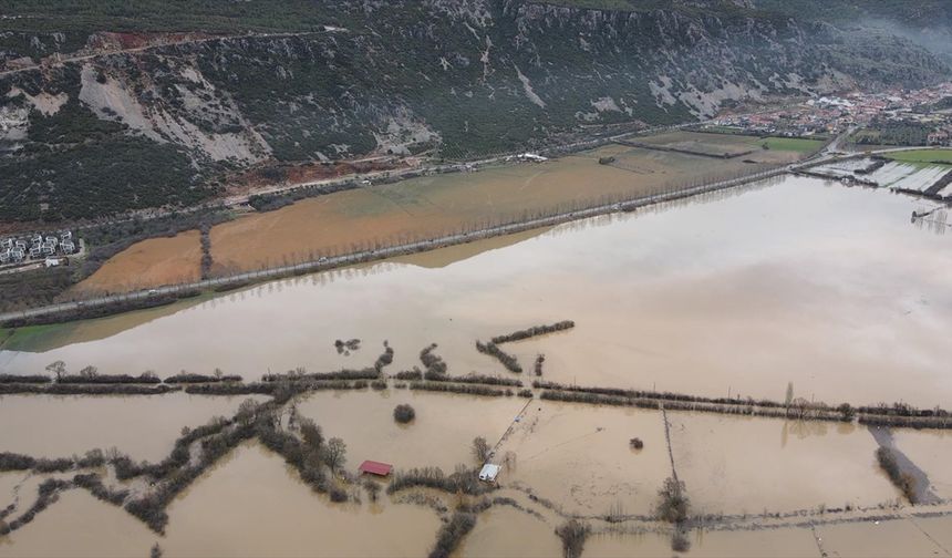 Muğla'da tarım arazileri sular altında!