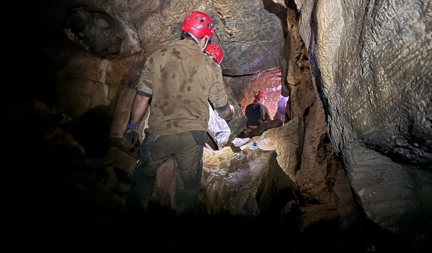 5 metreden çukura düşmüştü... 9 saatlik çalışma sonrası kurtarıldı!