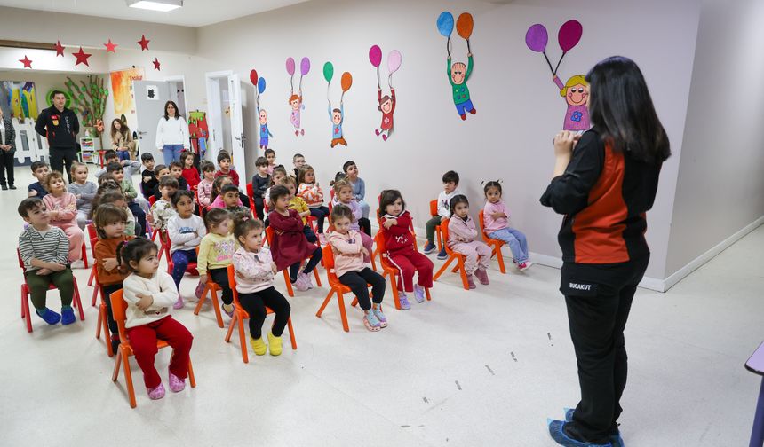 Buca’da miniklere deprem eğitimi