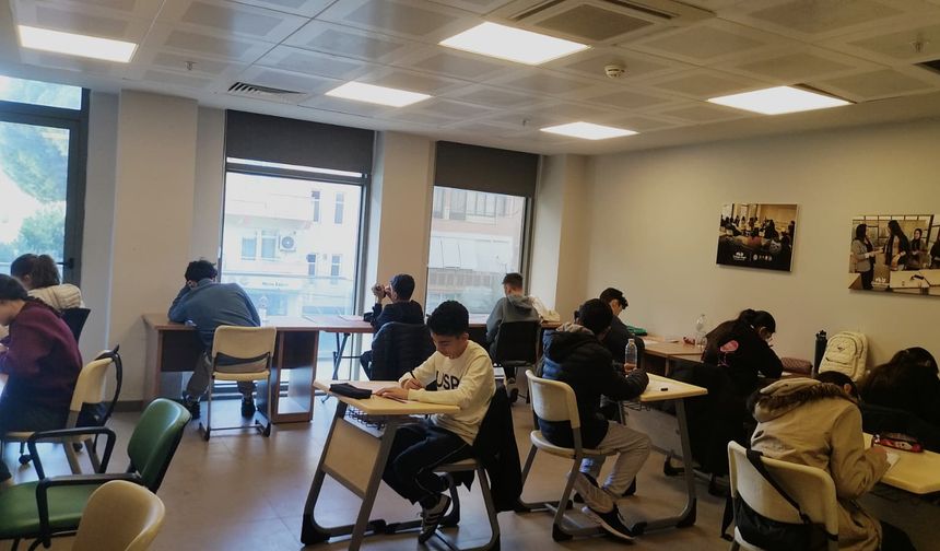 Selçuk'ta sınav yolundaki öğrencilere destek