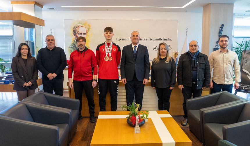 Gaziemirli taekwondocu Türkiye şampiyonu oldu