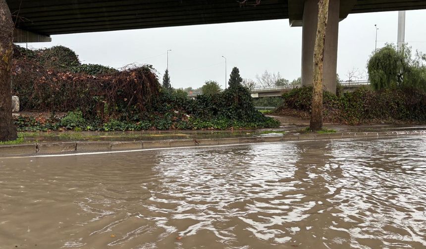 İzmir'de sağanak manzaraları!