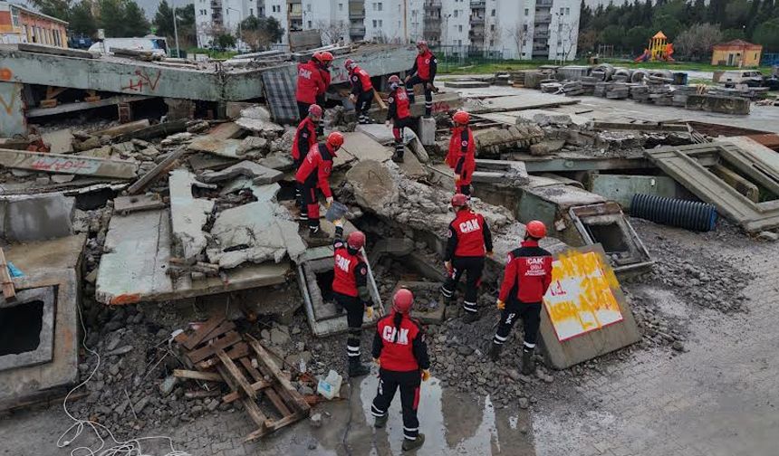 Çiğli Arama Kurtarma Ekibi (ÇAK) afetlere karşı hazır