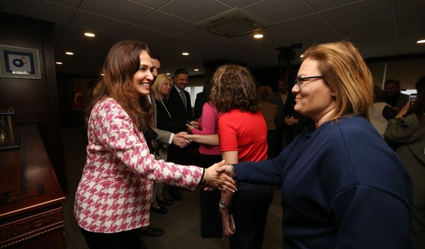 Başkan Ünsal personeliyle bayramlaştı: Aidiyet ve güven en büyük gücümüz!