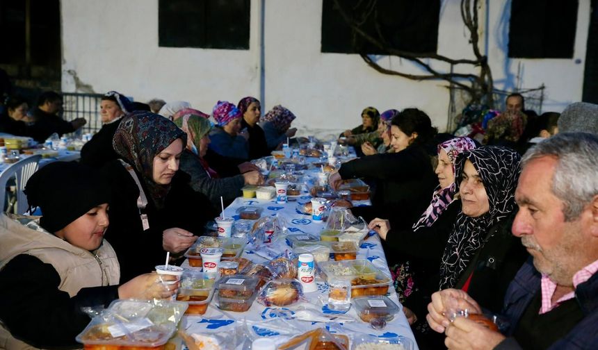 Köy meydanında Ramazan buluşması