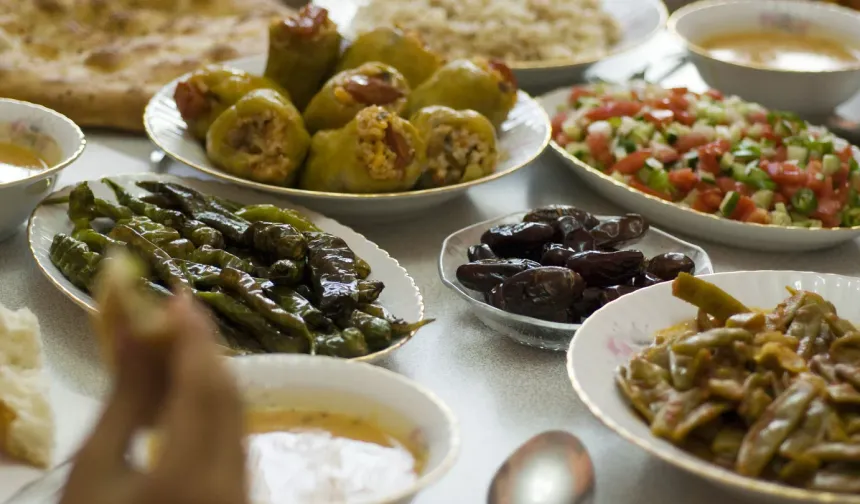 Uzmanı açıkladı: Bayramda nasıl beslenmeliyiz?