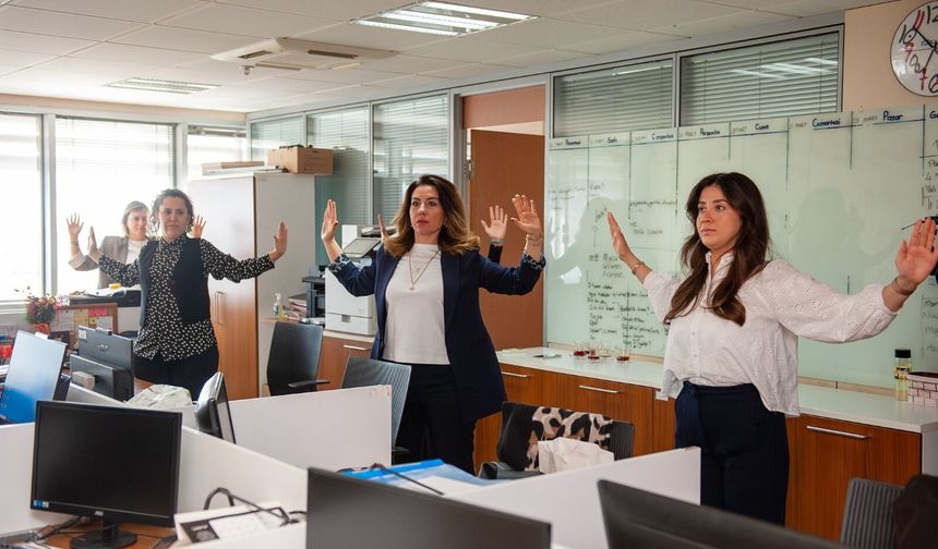 Karşıyaka'da çalışanlar güne sporla başlıyor