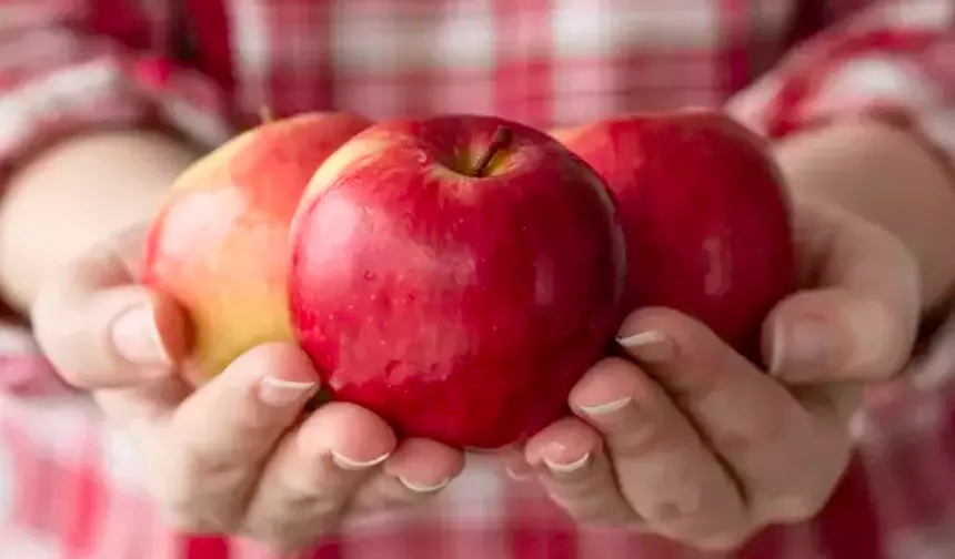 Yıkamak yetmiyor... Elma ve armut tüketenlere korkutan uyarı!