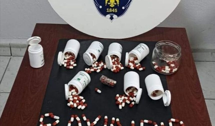 İzmir'de ruhsatsız tabanca ve uyuşturucu operasyonu