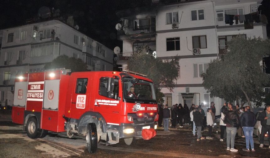 İzmir'de yangın paniği: İki dairede hasar!