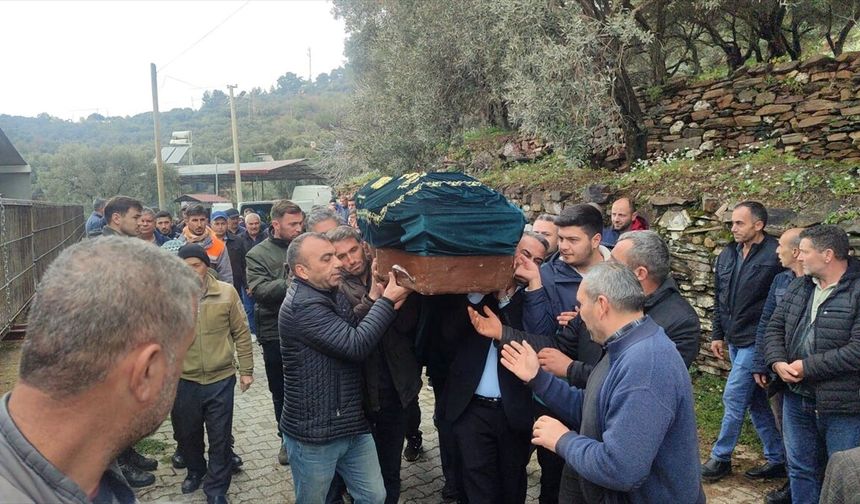 İzmir'de derede ölü bulunan kişinin cenazesi defnedildi