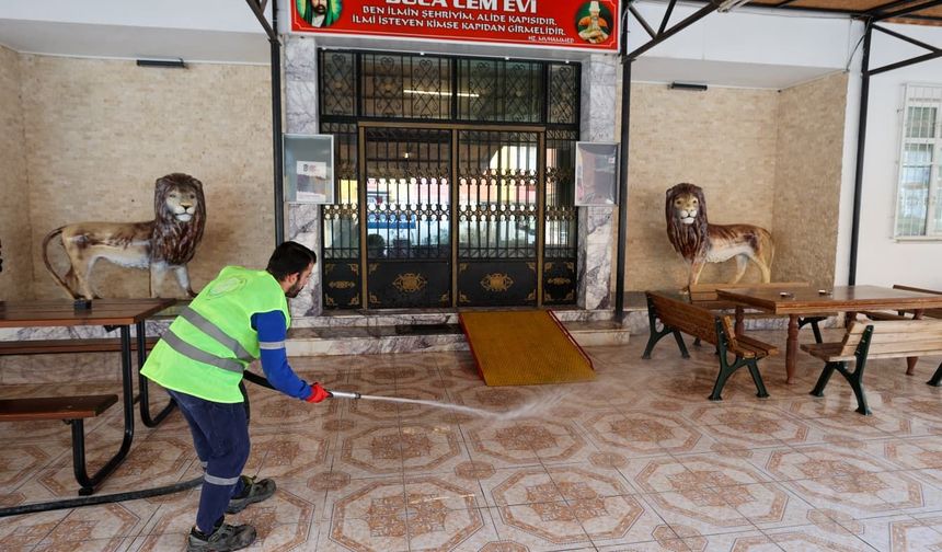 Buca’daki ibadethanelerde bayram temizliği