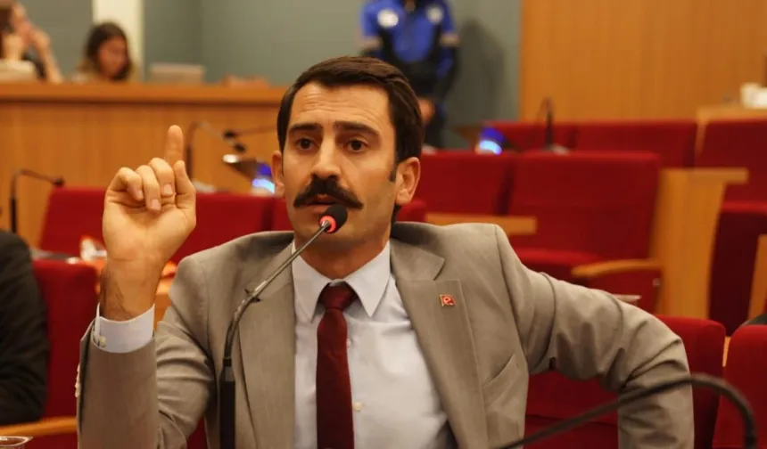 AK Partili Kişili'den Foça'daki görüntülere tepki: Fotoğrafa inanmayacaksak neye inanacağız?