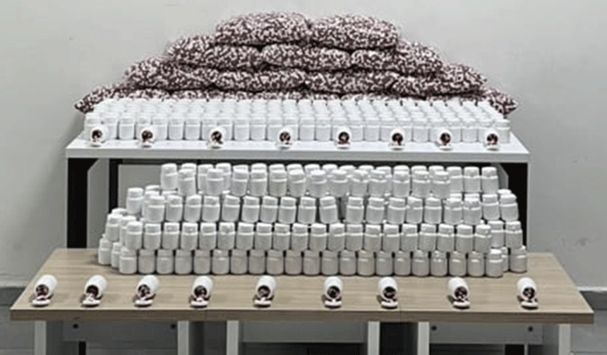 İzmir'de 'zehir' operasyonu: 80 bin hap ele geçirildi!