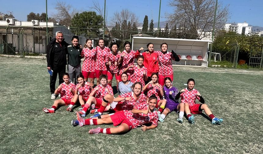 Konak’ın kızları grup liderliğini bırakmadı