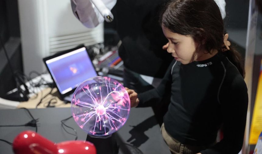 Konak’ta Felsefe ve Bilim Festivali’ne yoğun ilgi