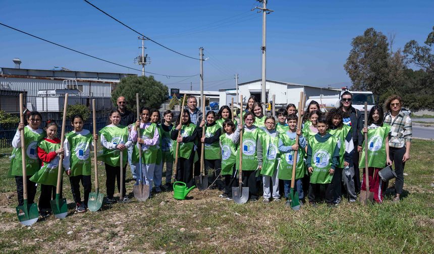 Bornova’da minik eller doğaya can verdi