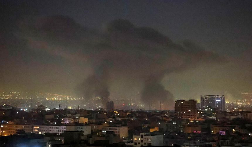 İran'da şiddetli patlamalar meydana geliyor