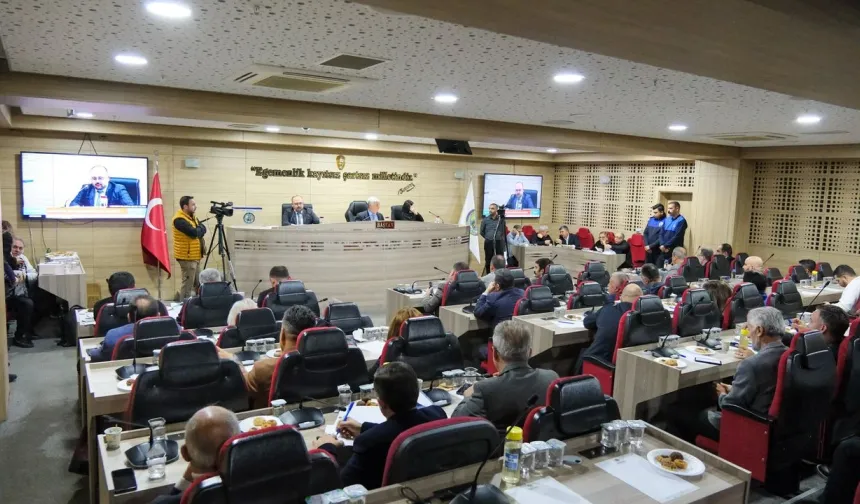 Üniversiteye tahsis, TOKİ alanı ve plan tartışmaları… Menemen’de gergin meclis!