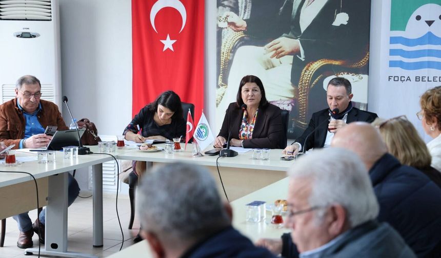 Foça Meclisi’nde ‘amatör’ tartışması!