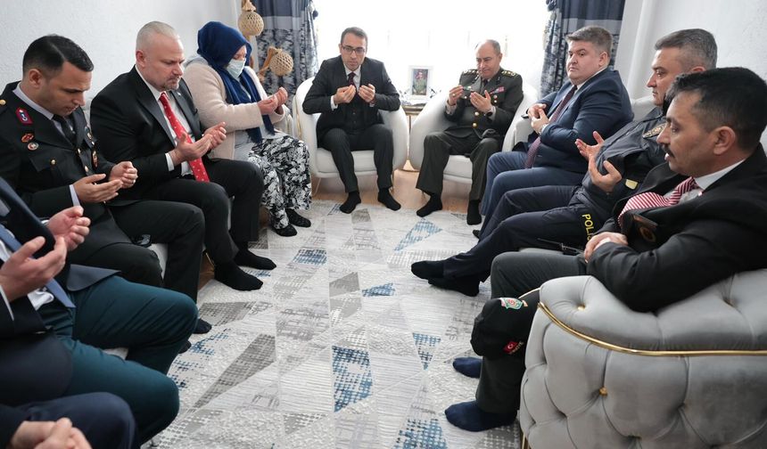 Pehlivan'dan şehit ailelerine ziyaret: Başımızın tacısınız