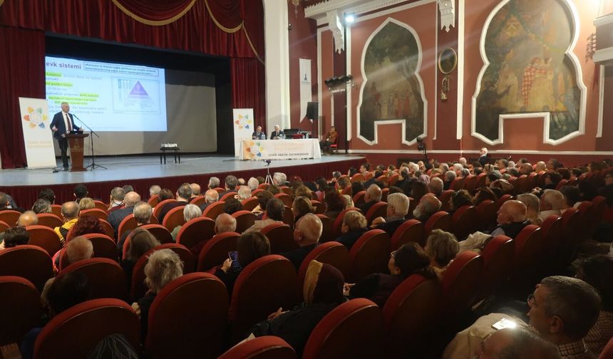 İzmir’de sağlık sistemi masaya yatırıldı