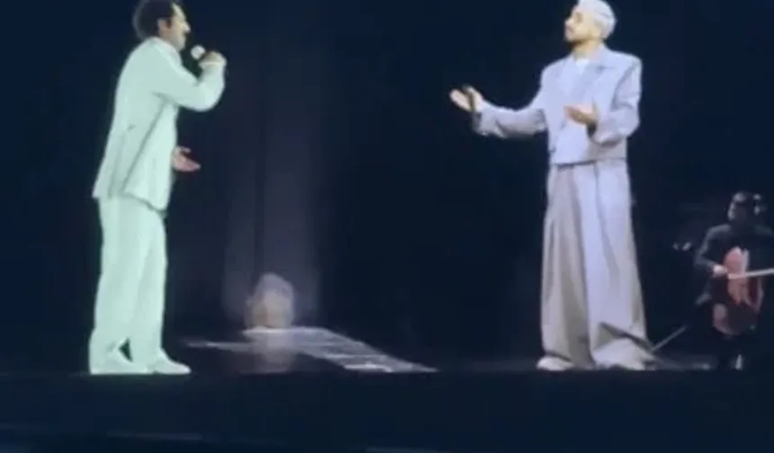 Sefo sahnede Müslüm Gürses ile düet yaptı