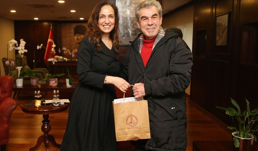 Karşıyaka, yılın kitap tutkunlarını seçti