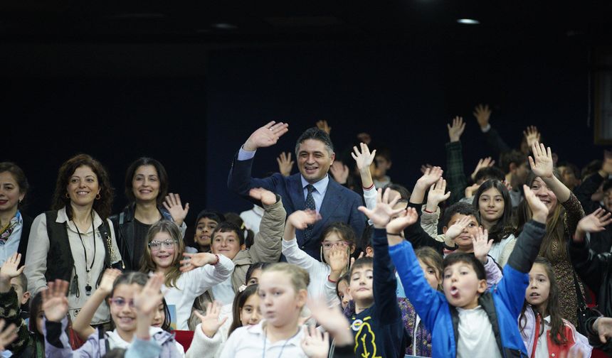 Aliağalı minikler belediye yönetimini yerinde öğrendi