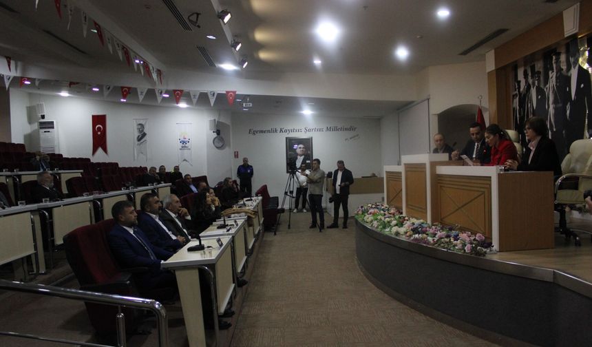 AK Parti’den ‘Köyiçi’ protestosu… Çiğli Meclisi tatil edildi!