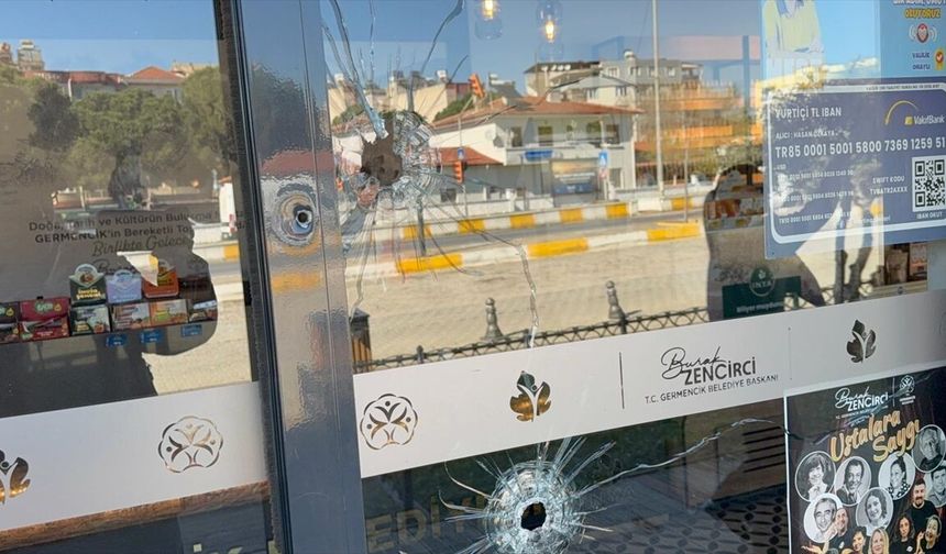 Eski belediye başkanı, belediyeye ait iş yerini kurşunladı!