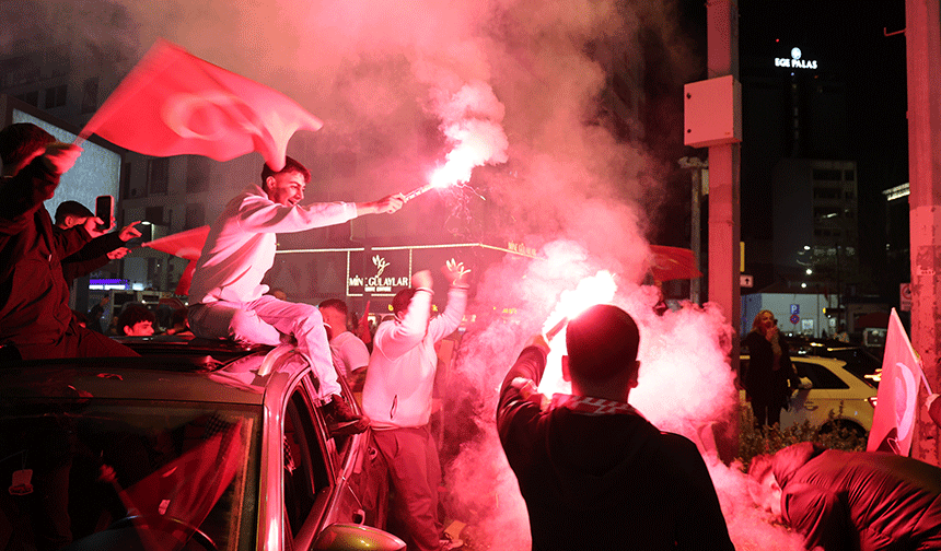 İzmir'de milli sevinç!