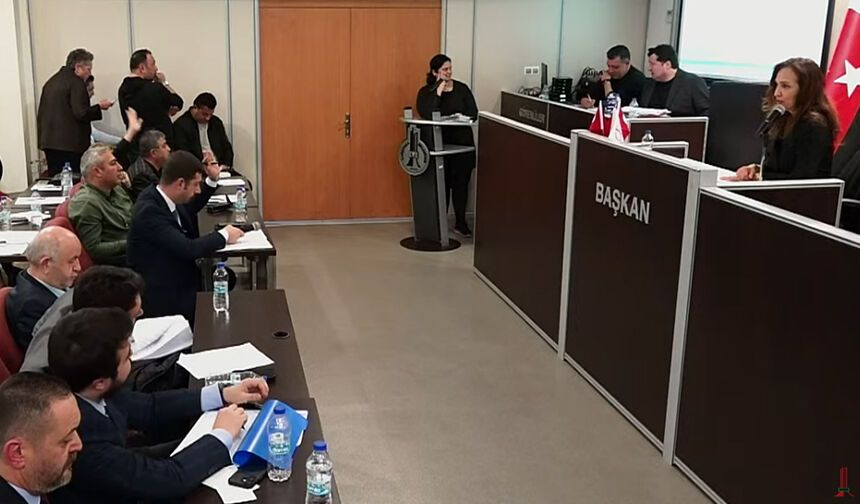 Karşıyaka'da küfürlü meclis: O...Ç..., P....K, alçak, şerefsiz!