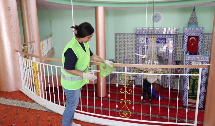 Çiğli’de bayram öncesi ibadethanelerde kapsamlı temizlik