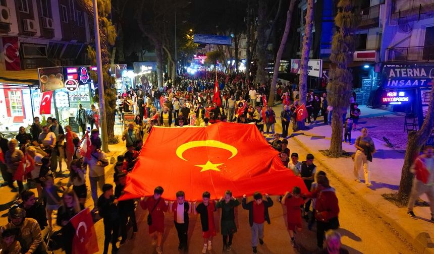 Dikili’de, 19 Mayıs coşkusu meydanlara taştı
