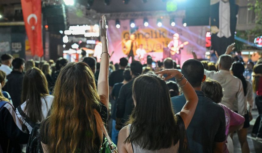 Bornova’da dopdolu 19 Mayıs!
