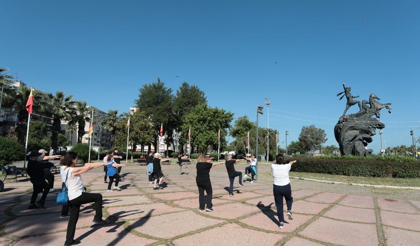 Konak'ta açık havada spor keyfi