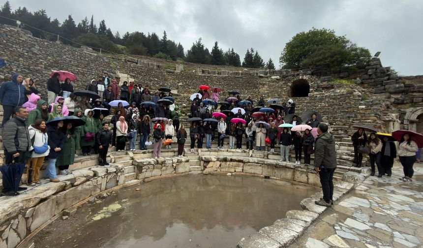Geleceğin şehir plancıları Selçuk’u gezdi