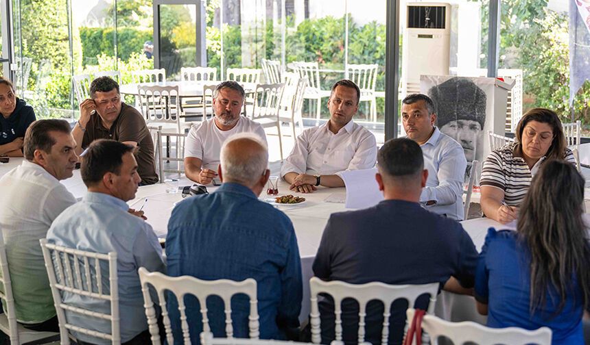 Bornova’da muhtarlarla aynı masada, sorunları ortak çözüm