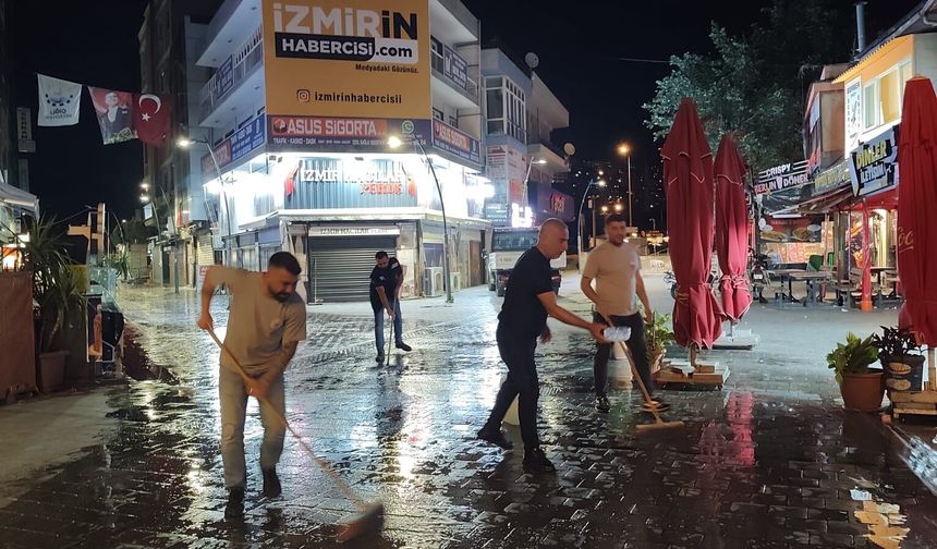 Gece boyu süren temizlik mesaisi... Çiğli, bayrama hazır!